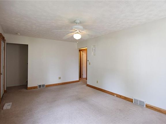 4th image of 25270 Briardale Ave