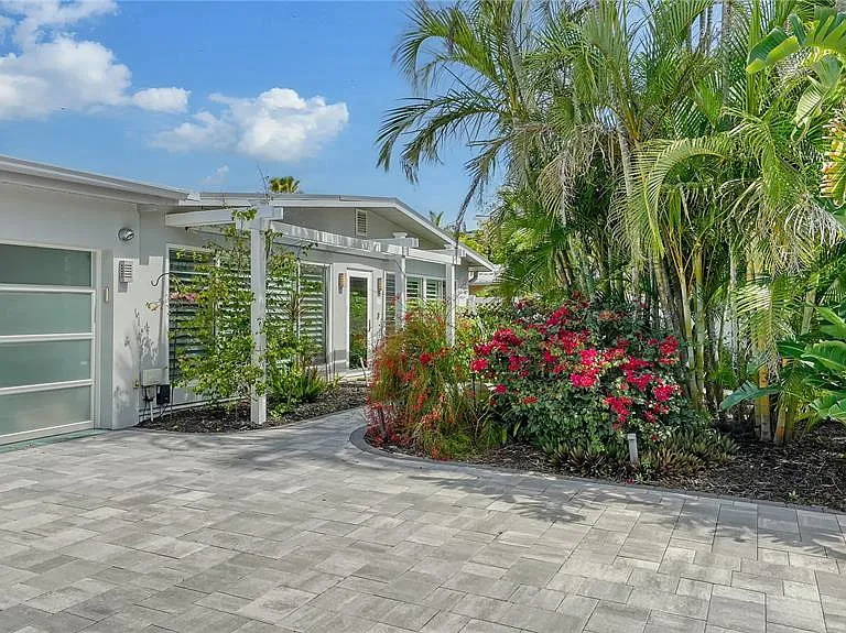 425 McKinley Dr — Photo 5