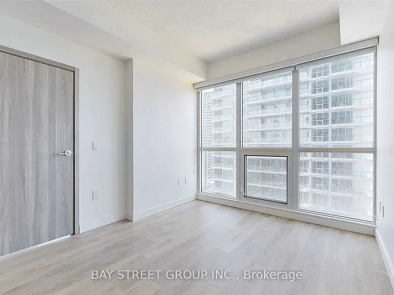 95 McMahon Dr #1212 — Photo 21