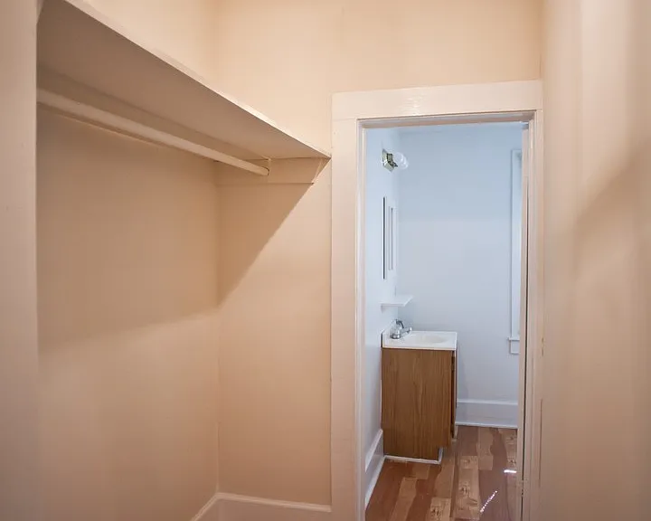 639 N Columbia St #D — Photo 7