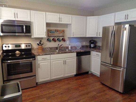 3rd image of 409 N Lake Pine Dr APT 2