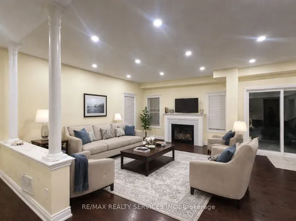 26 Red Ash Ct, Brampton, ON L6X 3B8