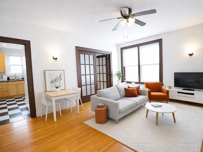 1908 Hennepin Ave #36 — Photo 2