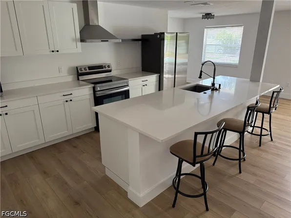 1463 Tanglewood Pkwy, Fort Myers, FL 33919