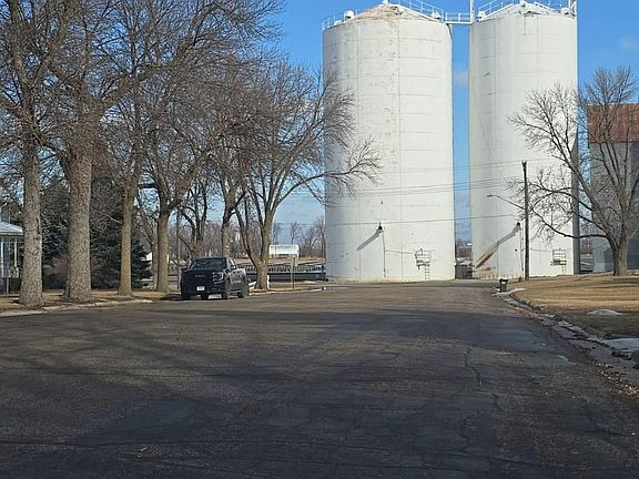4th image of 403 3rd St