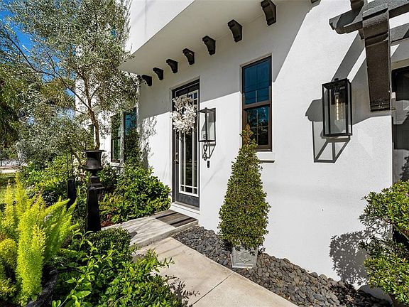 4th image of 503 N MANHATTAN AVENUE