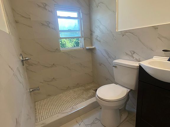 2nd image of 124 Belknap Ave #5