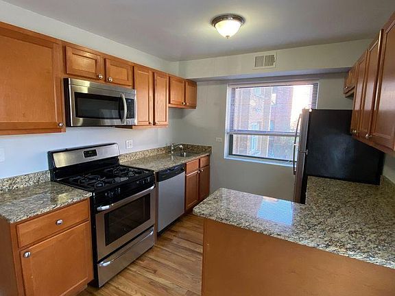2nd image of 7626 N Marshfield Ave #209