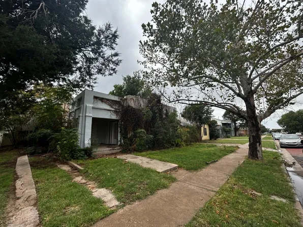 2303 14th St, Lubbock, TX 79401
