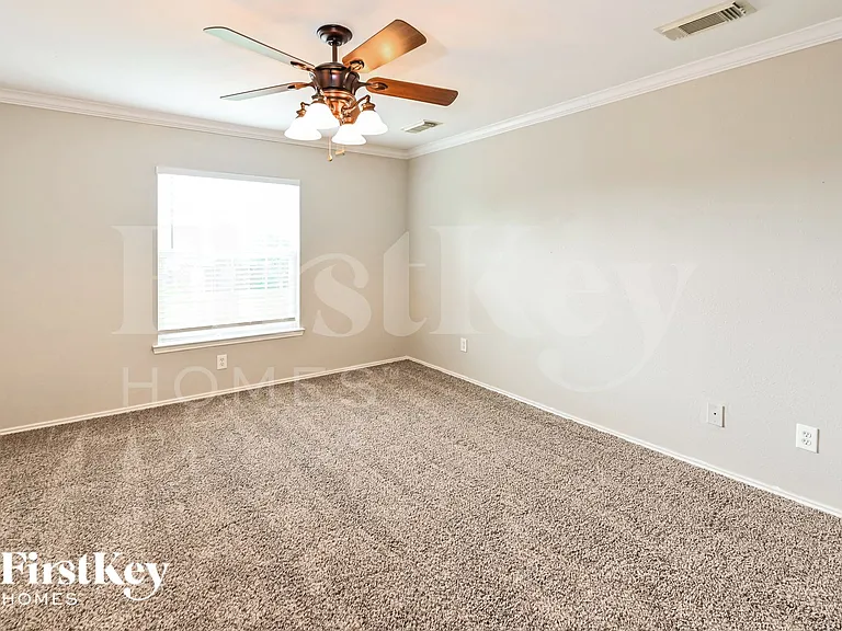 8008 Blue Jay St — Photo 9