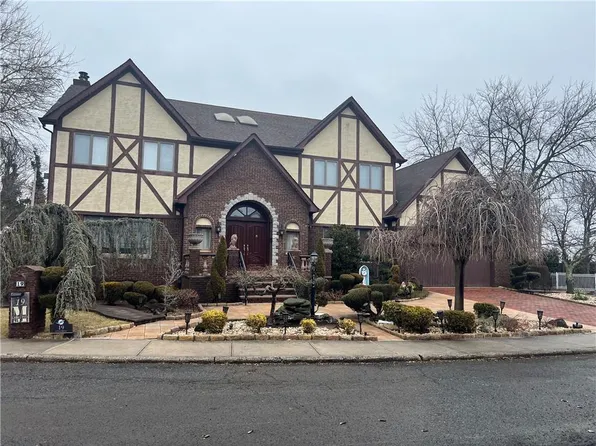 19 Luna Cir, Staten Island, NY 10312