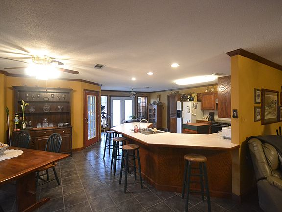 4th image of 2 Columbia Road 526