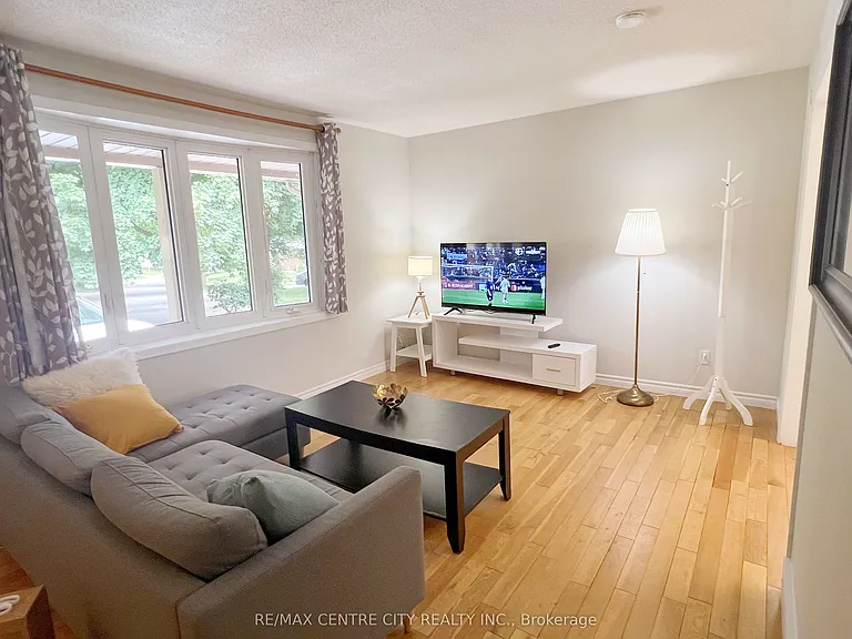 116 Paperbirch Cres E #UPPER — Photo 2
