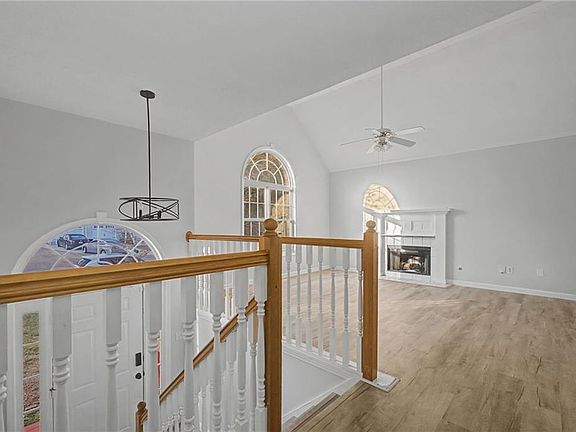 5th image of 4244 Akins Ridge Ln