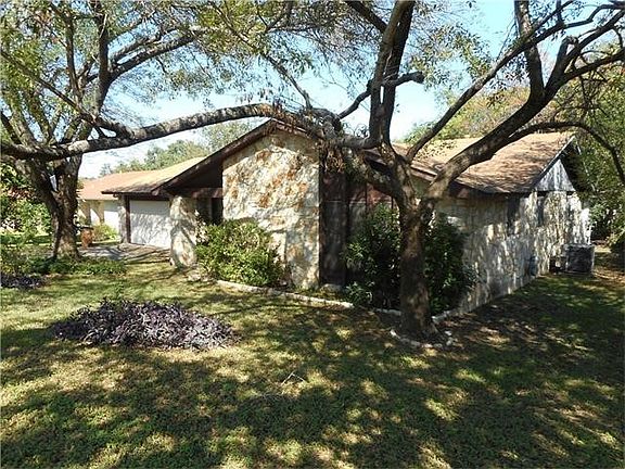 4th image of 1012 Weeping Willow Dr