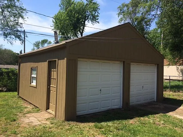 2 bed, 744 sqft, $1,425 — Photo 3