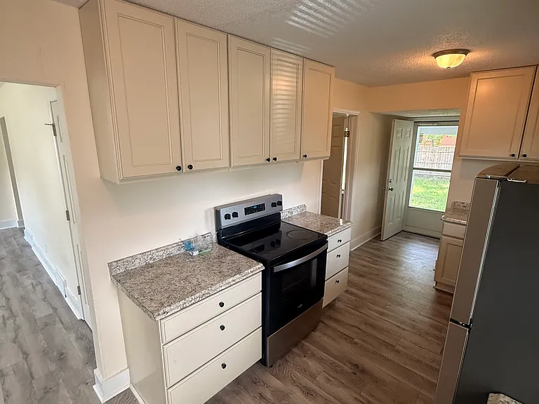 209 Highland Ave — Photo 29