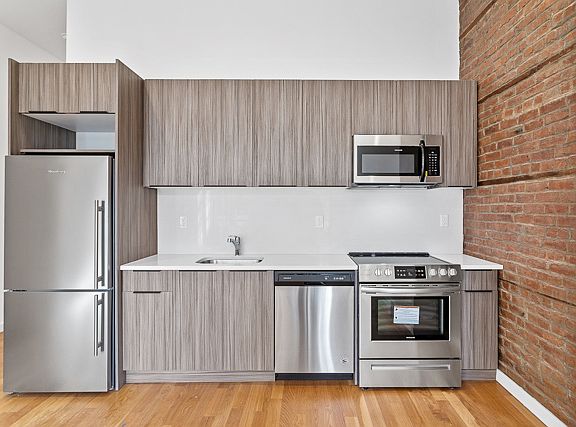 4th image of 301 E 10th St APT 5
