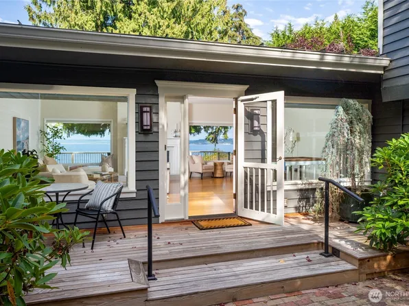 7946 Grand Avenue NE, Bainbridge Island, WA 98110