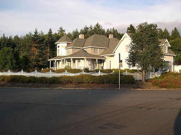 2nd image of 5512 Heather Ct NE