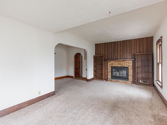 3rd image of 703 E Ave