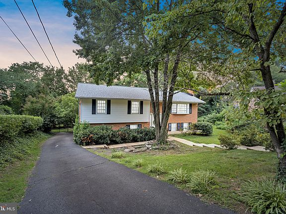2nd image of 4827 Peacock Ave
