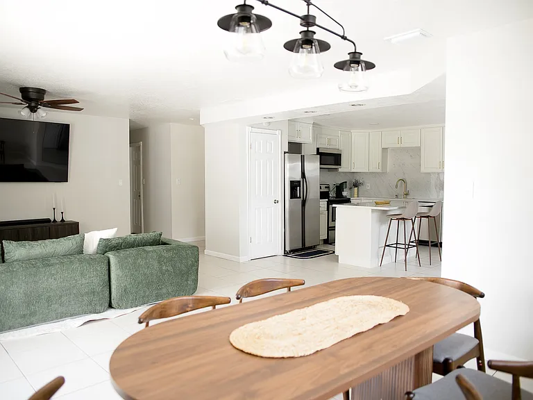 709 Thomas St — Photo 8