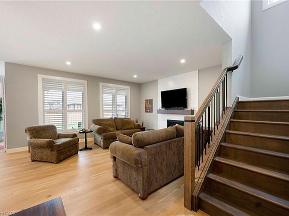 4th image of 160 Hemlock St