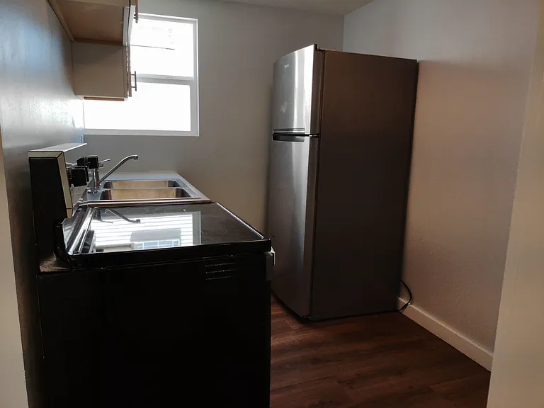 1211 E 4th St #39 — Photo 7