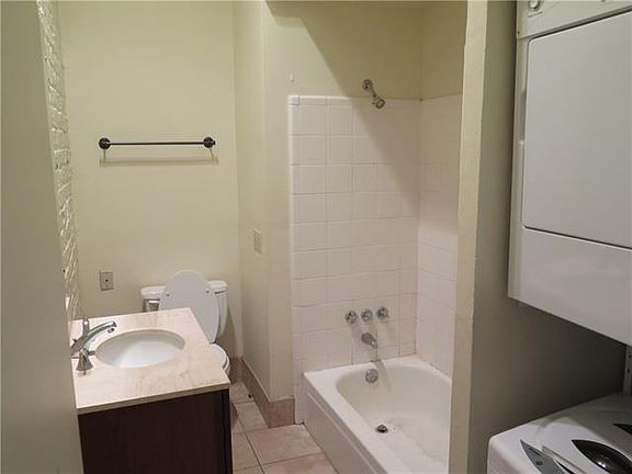 4th image of 448 Julia St APT 212