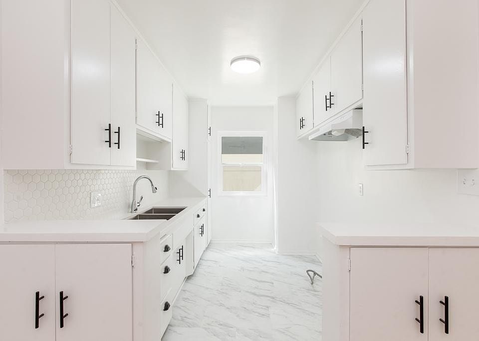 1st image of 930 N Stanley Ave #2