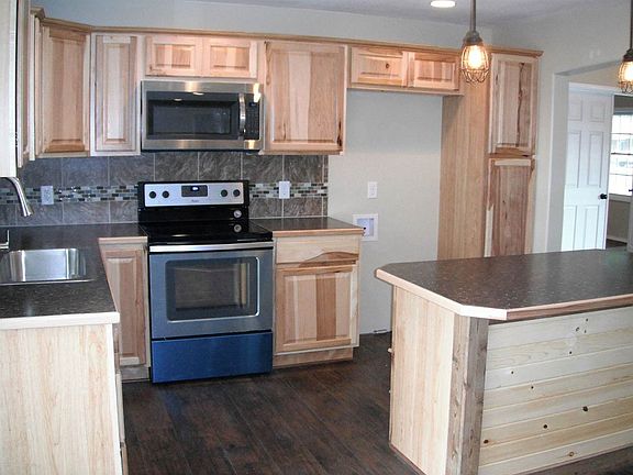 4th image of 600 E Oak St