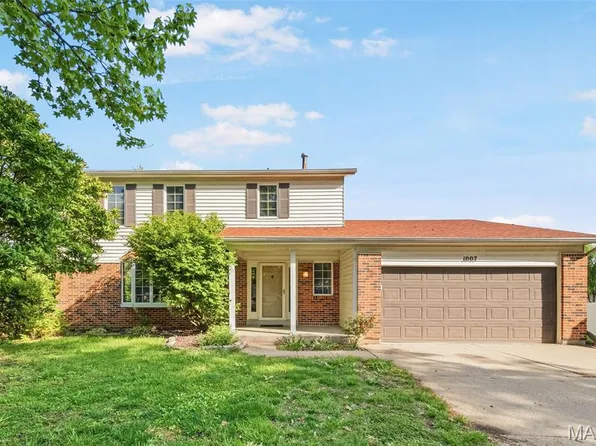 1007 Holly River Dr, Florissant, MO 63031