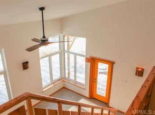 852 Valley View Dr, Hancock, MI 49930