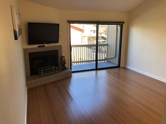 3rd image of 2422 Oriole Ln