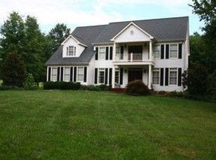 16989 Paloma Cir, Round Hill, VA 20141