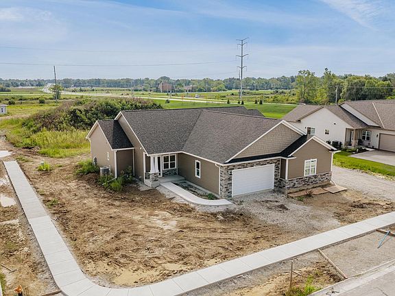 3rd image of 1527 N Stewart ROAD