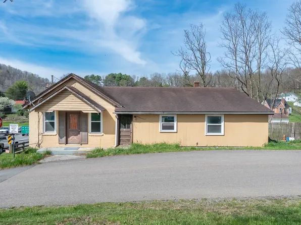 105 1st St, Bland, VA 24315