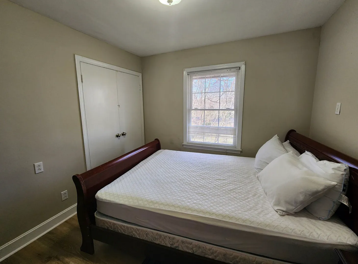 Room in 4 Bedroom Home at Edith Ave — Photo 2