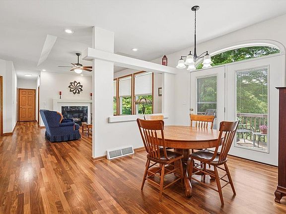 5th image of 385 Hickory Ln