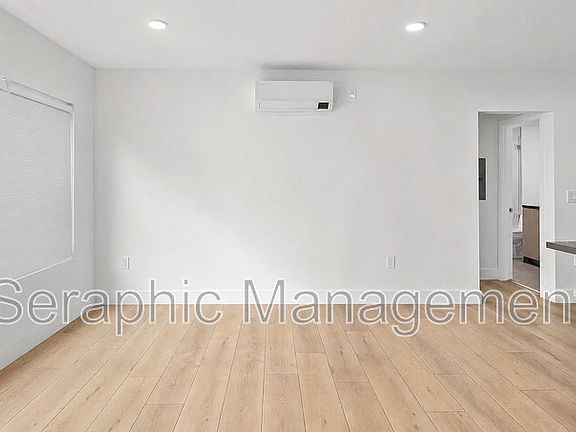 2nd image of 1554 Diamond St #9