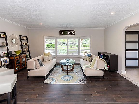 3rd image of 1910 N Hiatus Rd