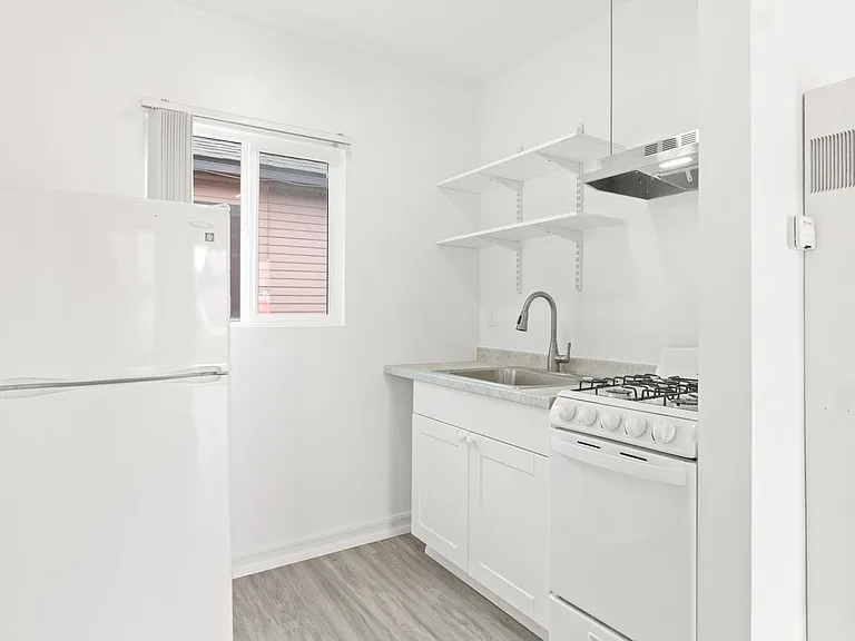 1414 Roosevelt Ave — Photo 3