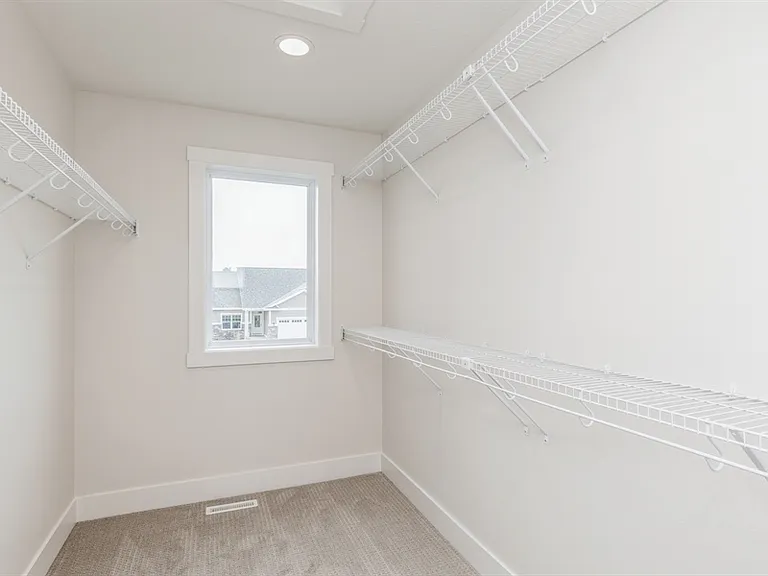 915 Henryson St — Photo 20