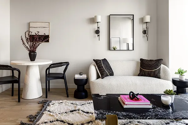 Rented by MNS | media 4