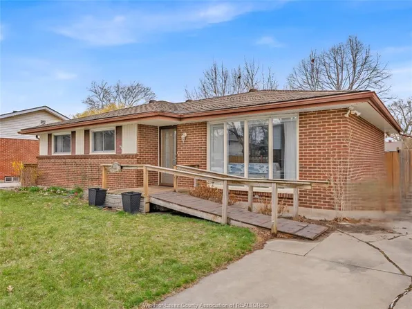 2848 Glenwood Ave, Windsor, ON N9E 2X8