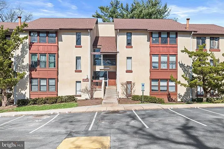 9647 Whiteacre Rd #C1 — Photo 10