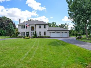 1185 Robinhood Dr, Elgin, IL 60120