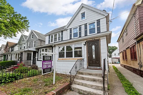 Sold by Nest Seekers International | media 8