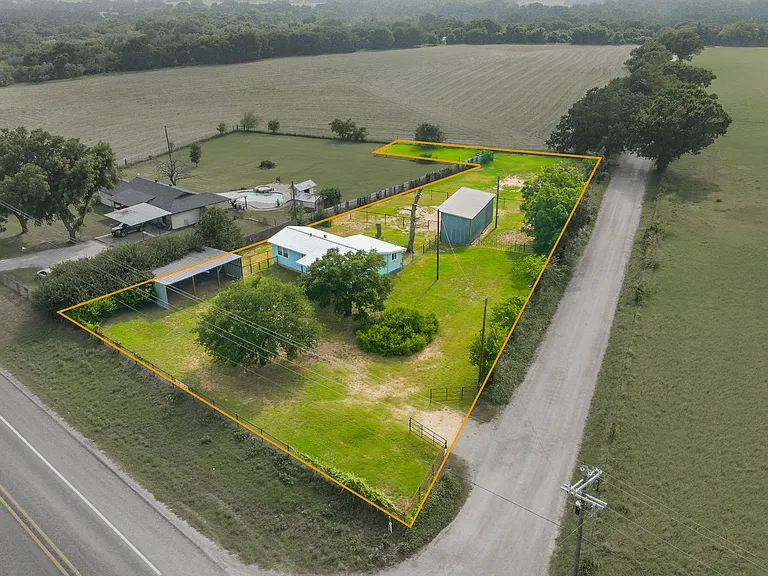 25263 N Highway 281 — Photo 31